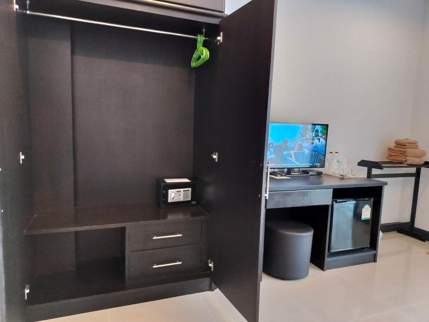 May House Karon Beach Ban Karon Екстер'єр фото
