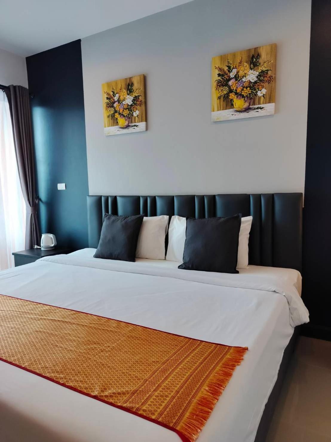 May House Karon Beach Ban Karon Екстер'єр фото