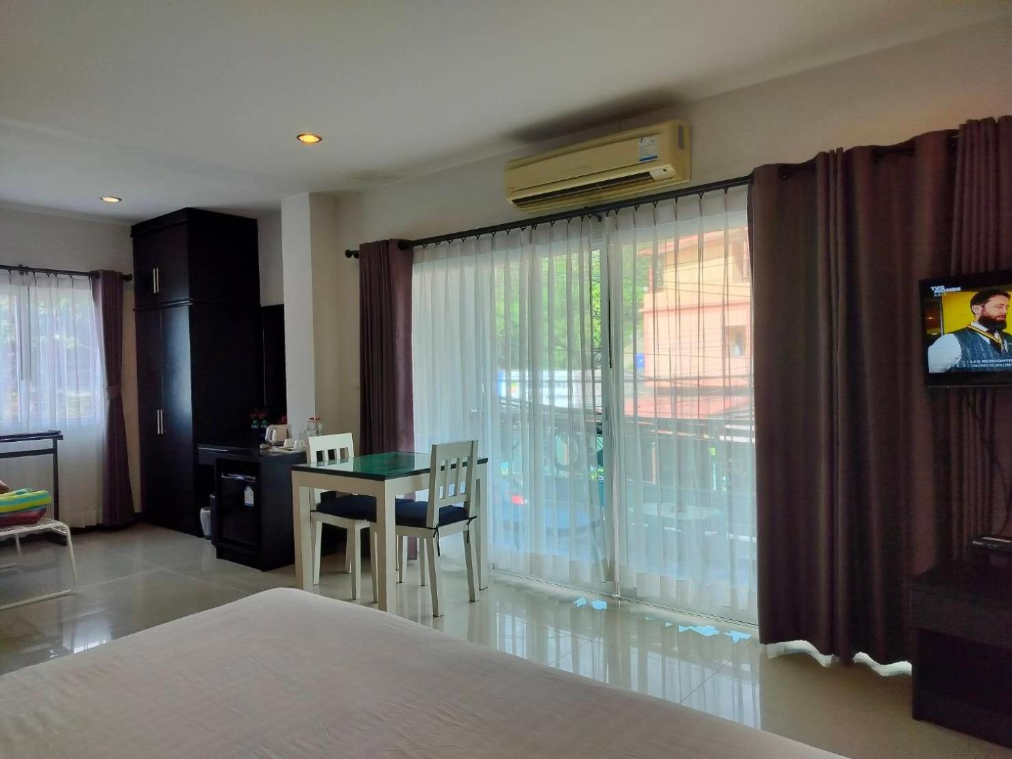 May House Karon Beach Ban Karon Екстер'єр фото