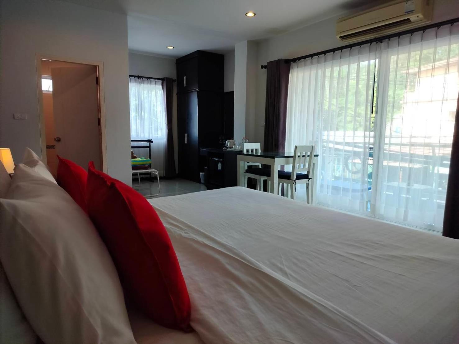 May House Karon Beach Ban Karon Екстер'єр фото