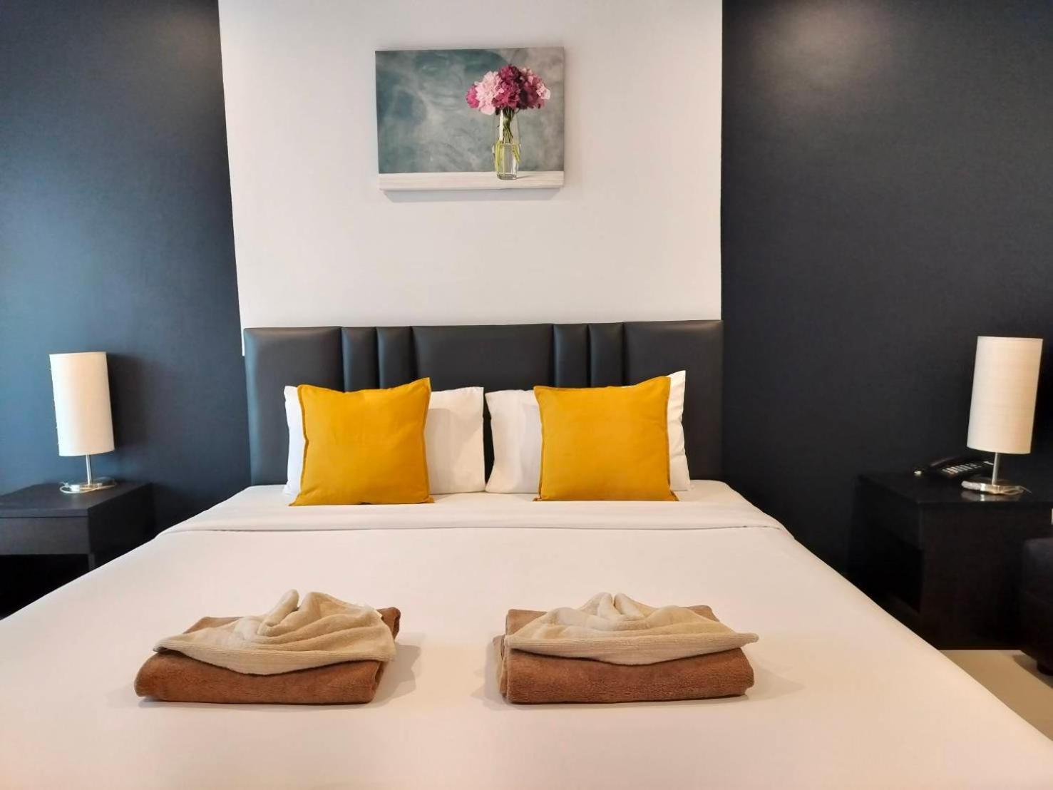 May House Karon Beach Ban Karon Екстер'єр фото