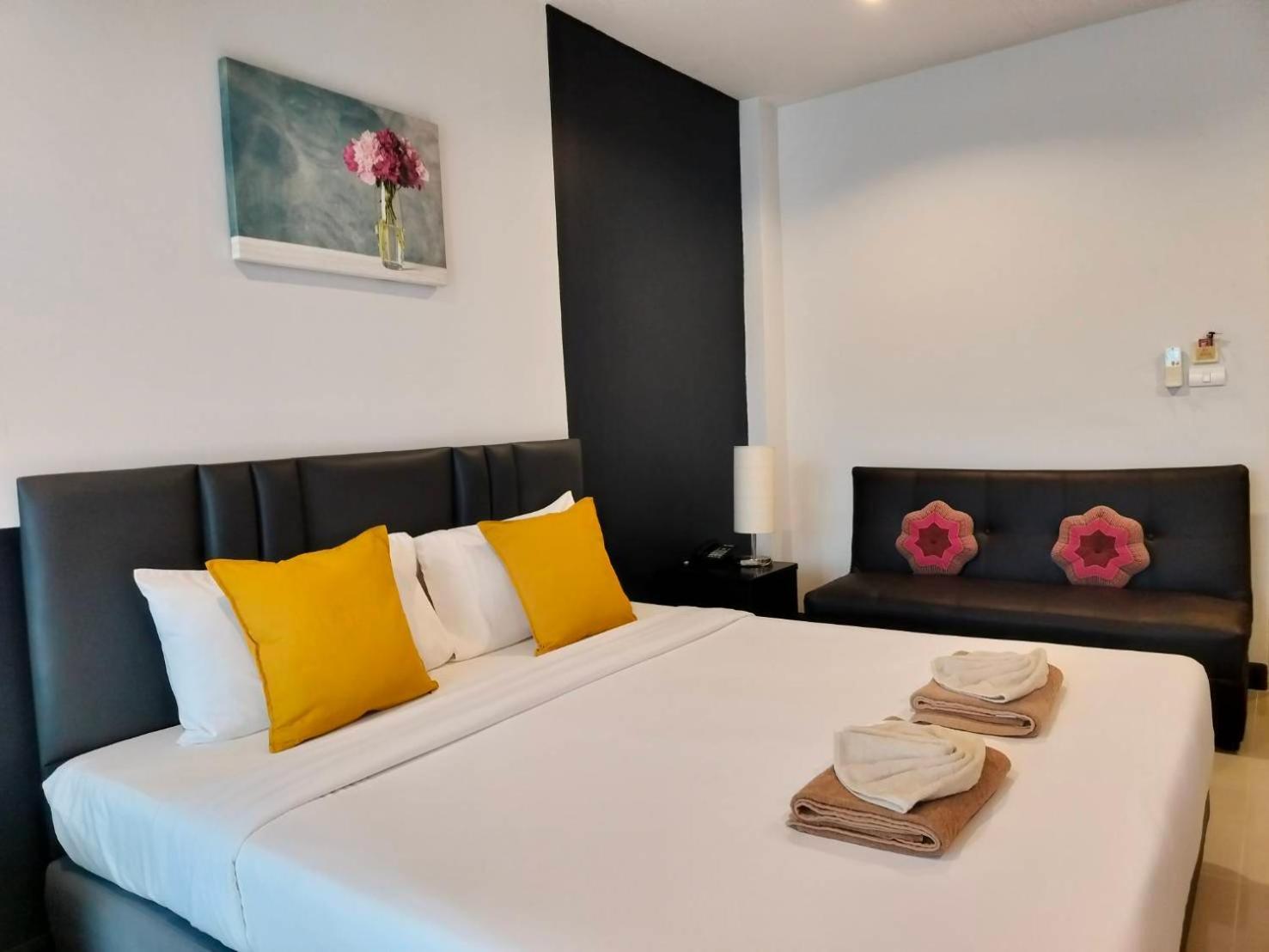May House Karon Beach Ban Karon Екстер'єр фото