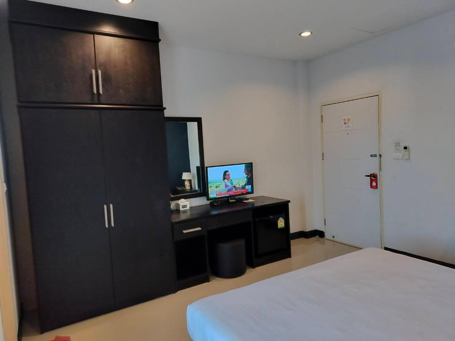 May House Karon Beach Ban Karon Екстер'єр фото