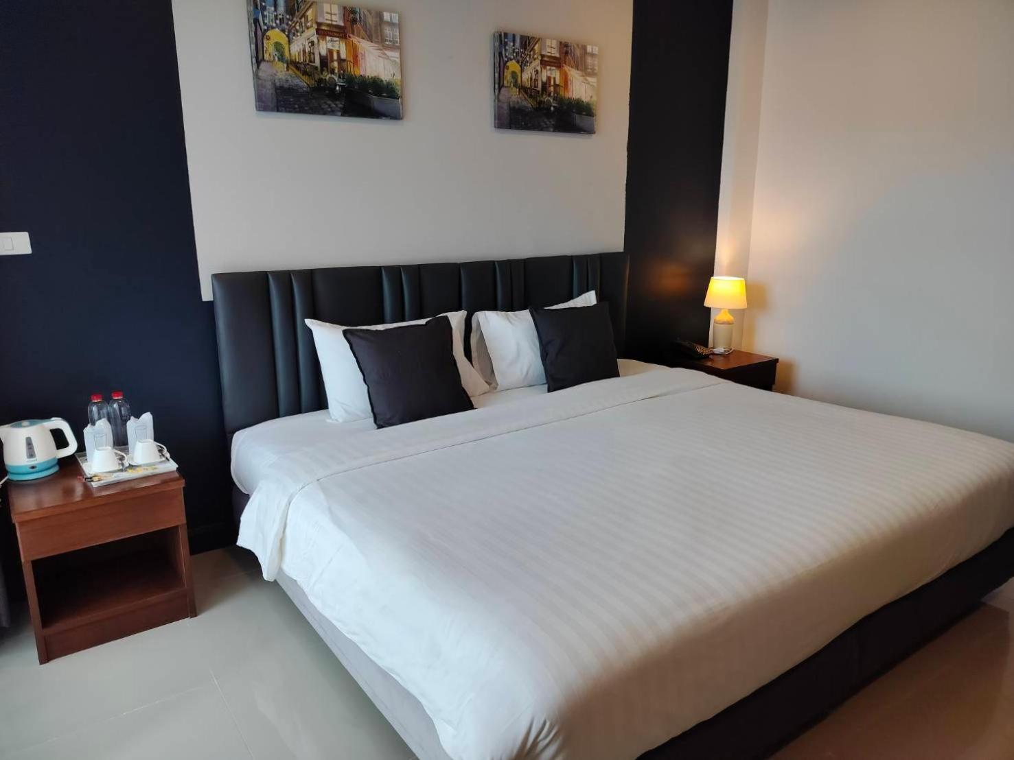 May House Karon Beach Ban Karon Екстер'єр фото