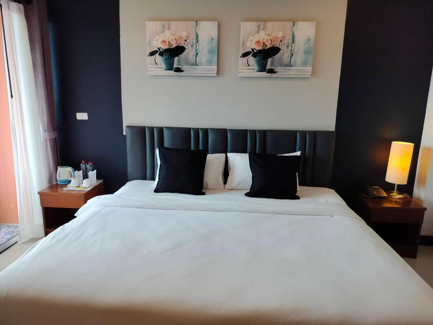 May House Karon Beach Ban Karon Екстер'єр фото