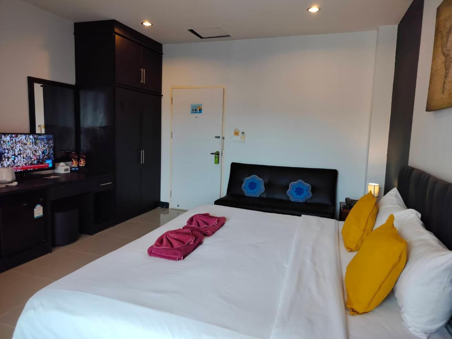 May House Karon Beach Ban Karon Екстер'єр фото