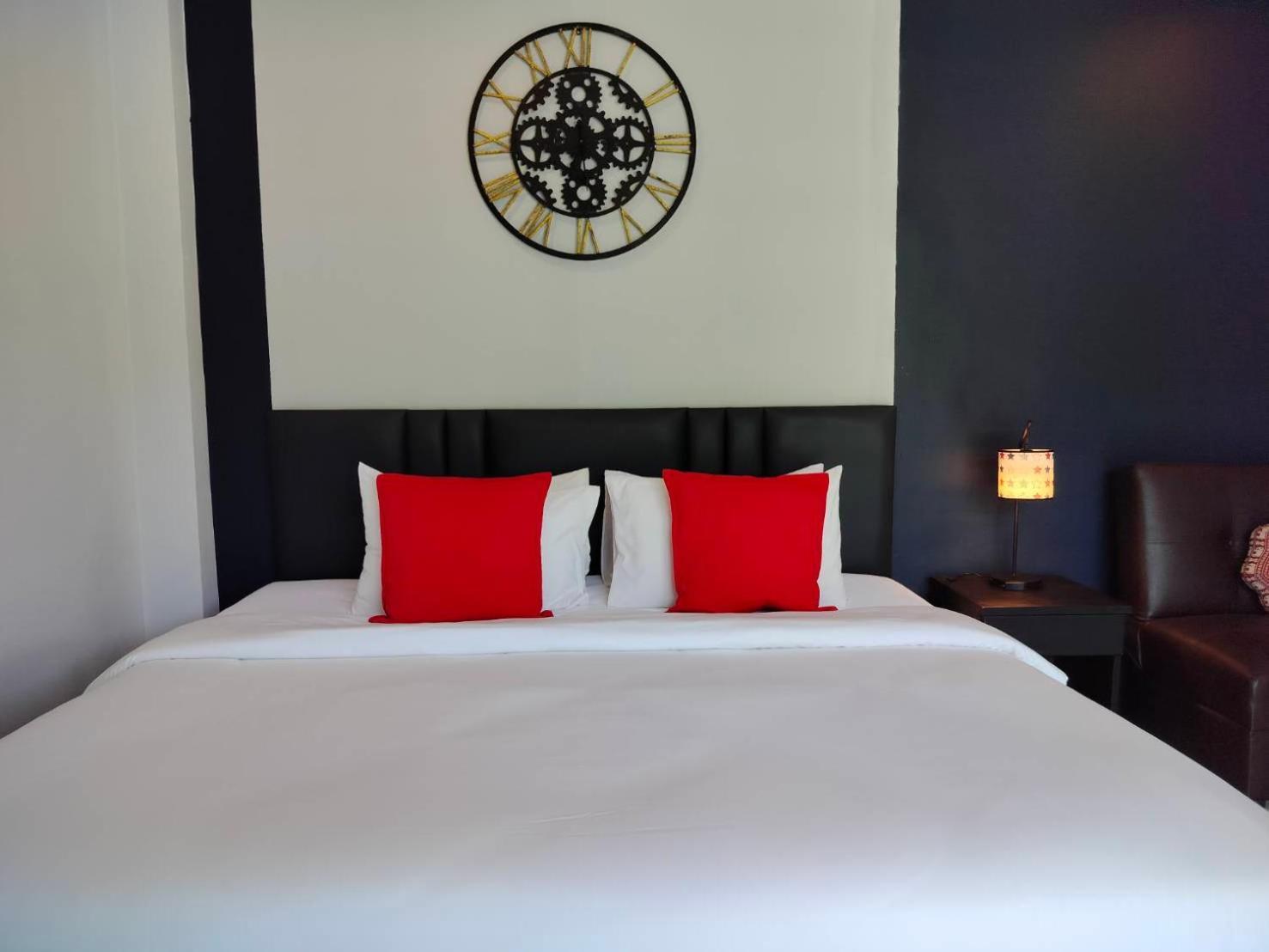 May House Karon Beach Ban Karon Екстер'єр фото