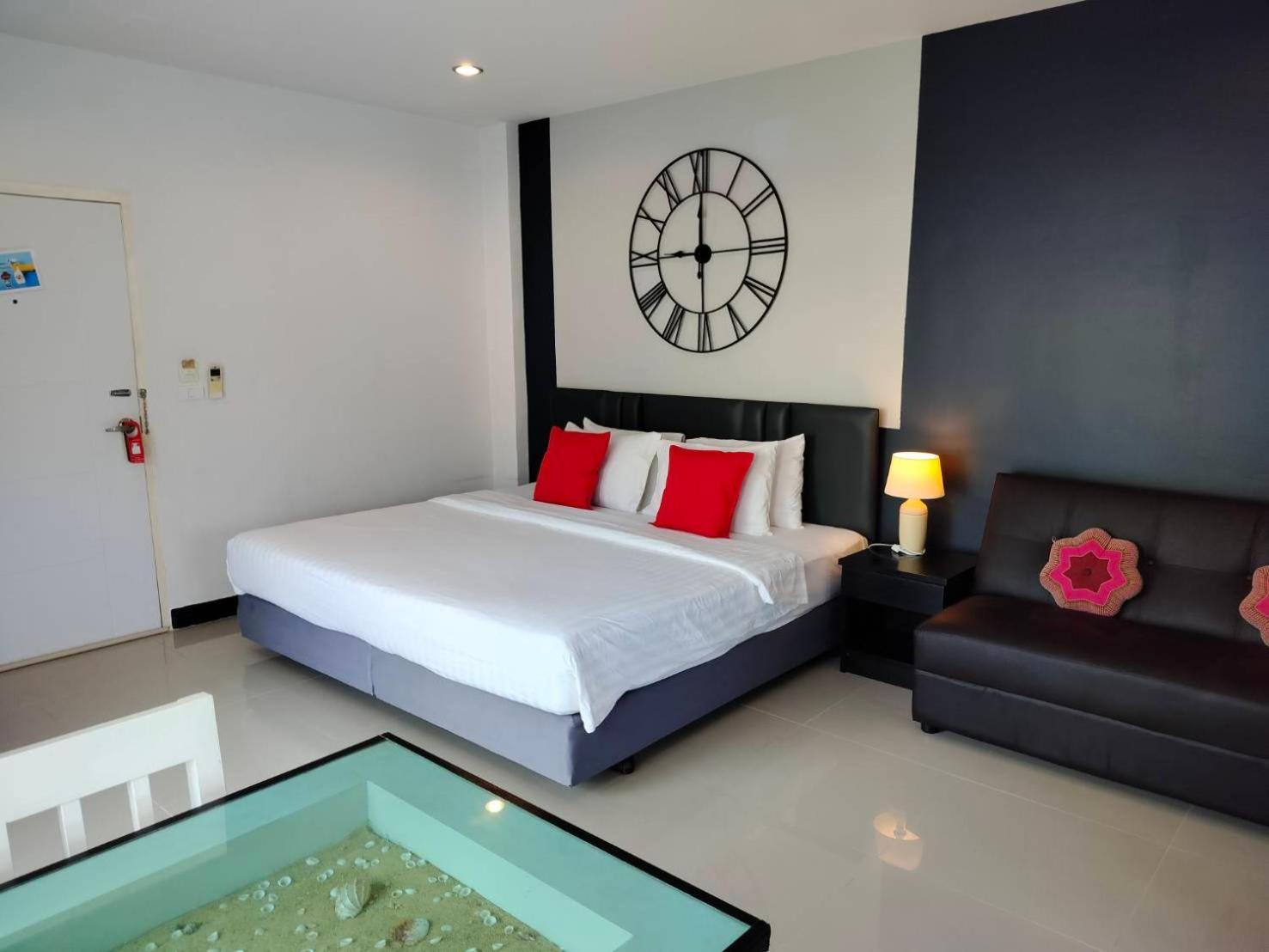 May House Karon Beach Ban Karon Екстер'єр фото