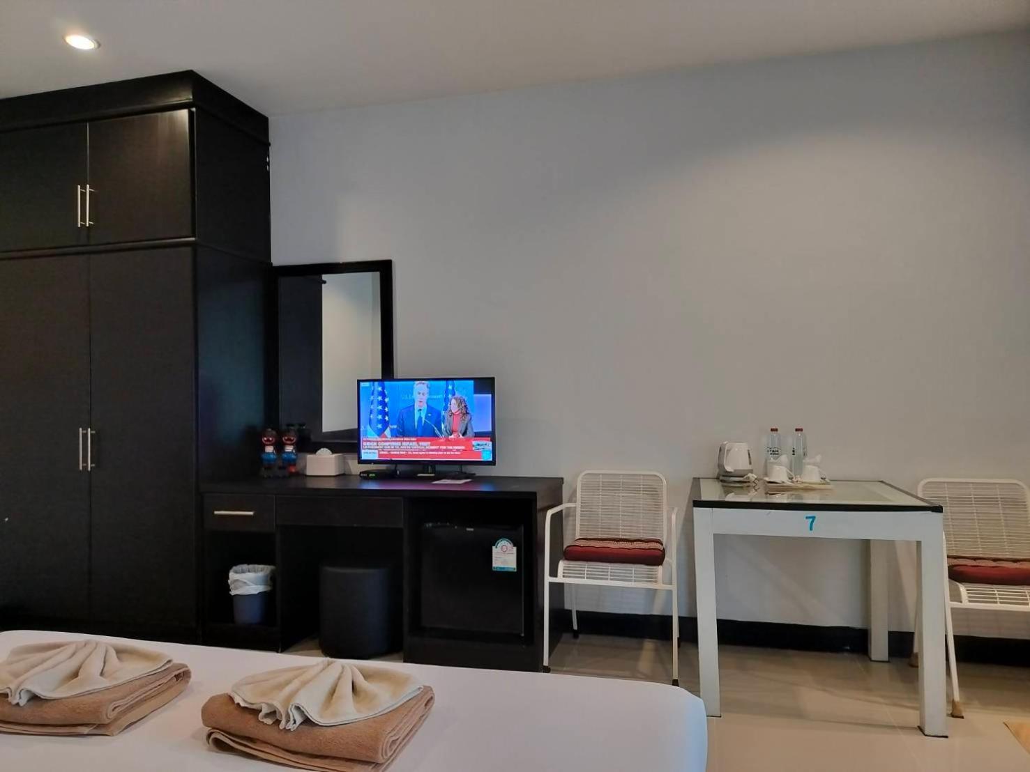May House Karon Beach Ban Karon Екстер'єр фото