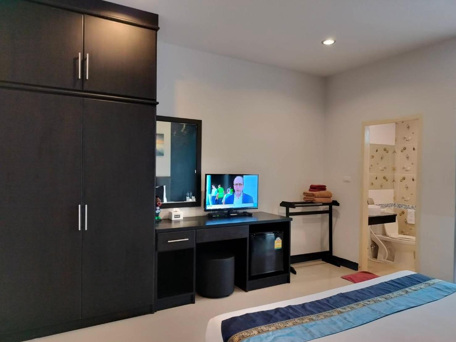 May House Karon Beach Ban Karon Екстер'єр фото